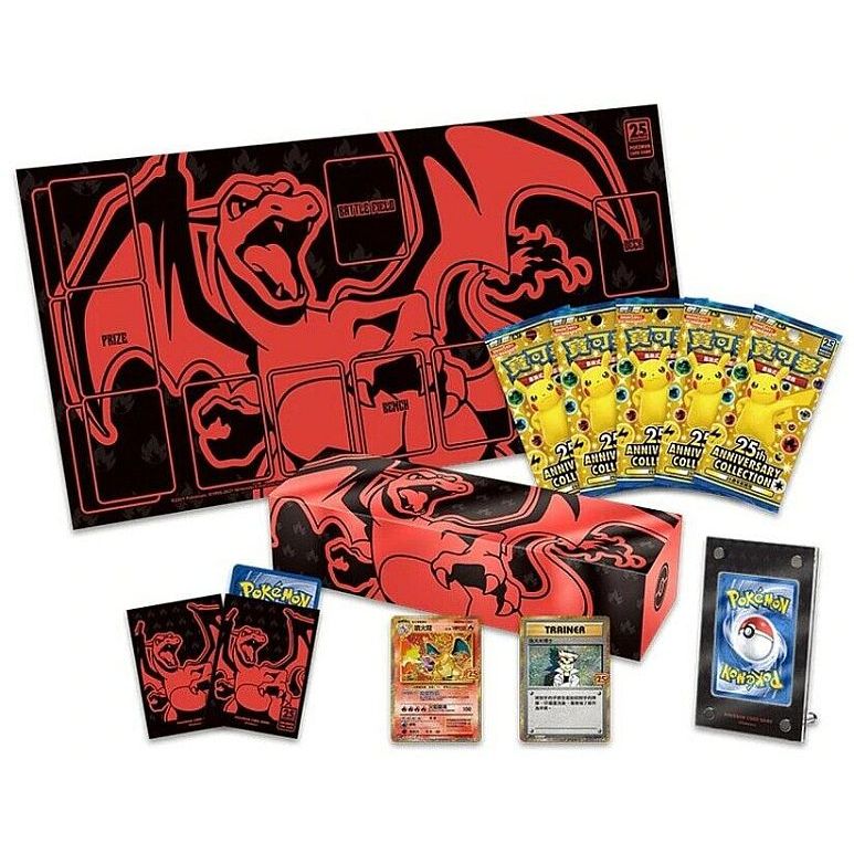 The Pokémon Company’s Pokémon TCG: Charizard 25th Anniversary Premium Collection Box (Kinesisk) includes a Charizard playmat, card sleeves, booster packs, a storage box, and three special display Pokémon cards.