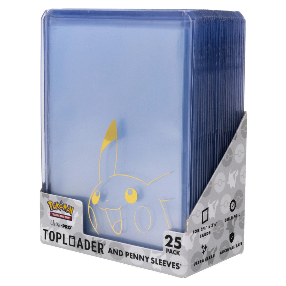 Ultra Pro Pikachu Toploader & Penny Sleeves (25 stk.) fra Ultra Pro til Pokémon kort beskyttelse, med Pikachu-design på forsiden af sleeve og delvist gennemsigtig blå emballage.